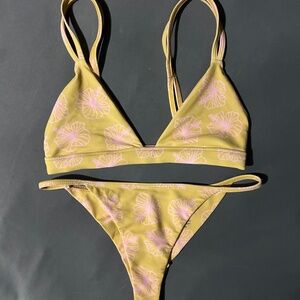 Benoa honey hibiscus